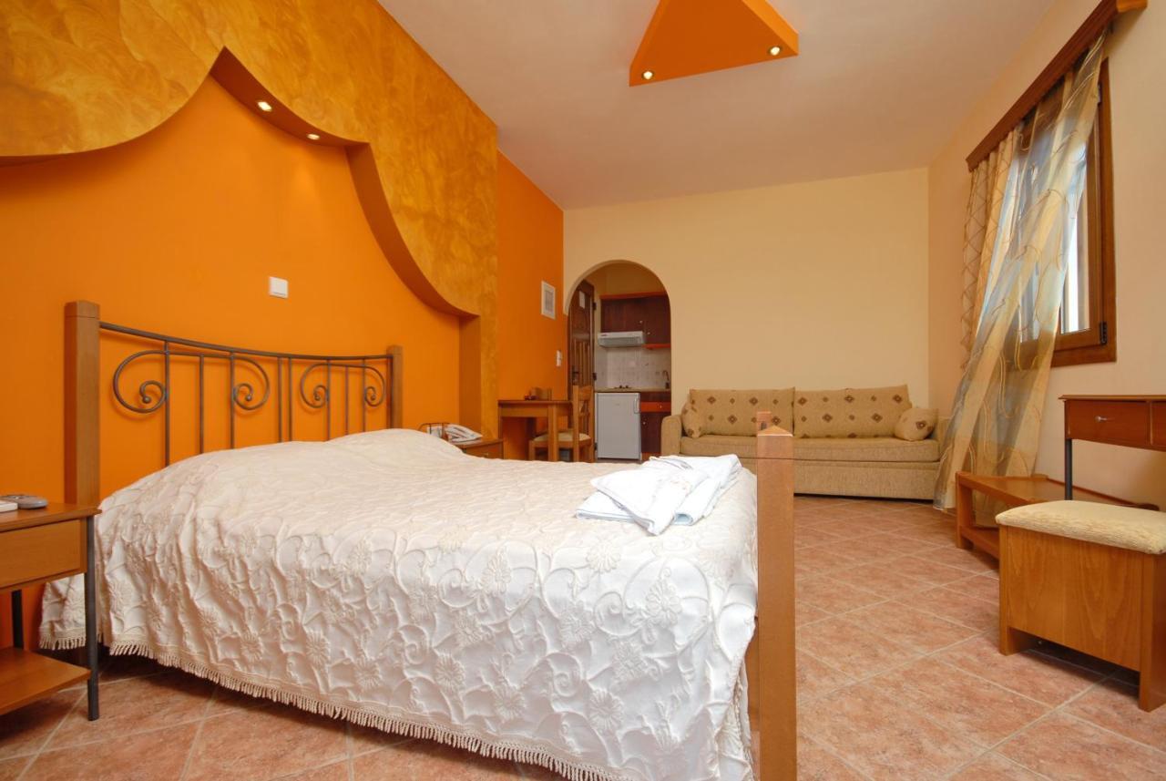 Golden Sun Hotel Stelida  Habitación foto